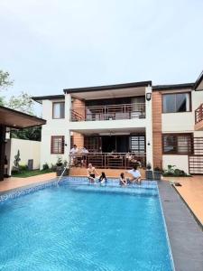 Baia Pagbilao, Beachfront Home in Quezon