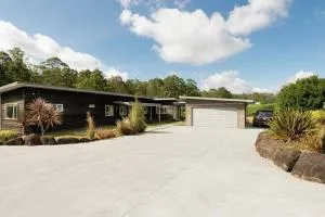 Kiwi Sanctuary Modern, Sleeps 9, Spa Pool - Kaeo