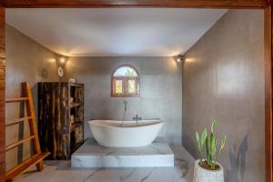 Modern 2BR Villa Imola with Private Pool, Fitness-Corner and Jungle View in Canggu -Bali