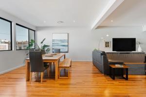 Large CBD apartment with parking