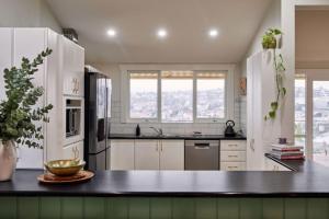 Luxury Family Home Near CBD and Gorge