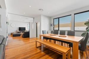 Large CBD apartment with parking