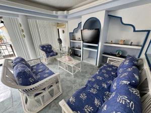 Blue Coast with pool and ocean view 10 to 35 p