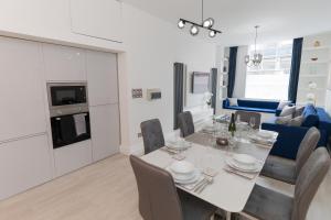 Luxurious 2 Bed Birmingham House Free parking - Sleeps 6