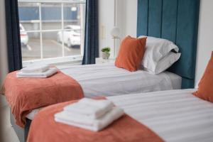 Luxurious 2 Bed Birmingham House Free parking - Sleeps 6