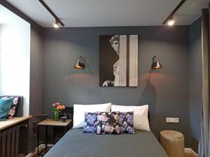 24 Mezhygirska str 24, Apartments in historical parts, Podil