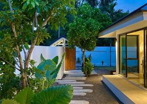 Brown Cotton Villa Khanom