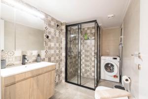 Urban Comfort 2 bdrm next to Metro