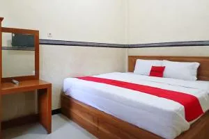 RedDoorz at Dien Homestay Syariah Alun-alun Pasuruan - Bugul