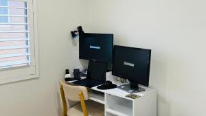 Coogee Sunrise shared Apt with Parking & Work Desk