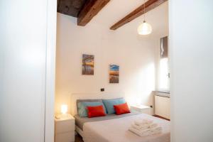 Medieval City Centre - Modern Suite with AC, Smart TV & WiFi