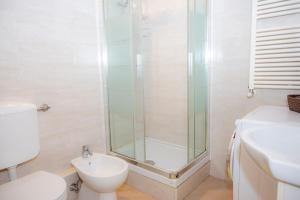 Medieval City Centre - Modern Suite with AC, Smart TV & WiFi