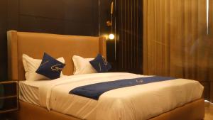 Aquila Grand Suites - Noida Sector 136