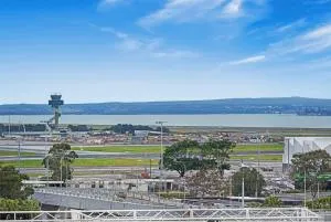 Airport and Waterview Retreat - Mascot