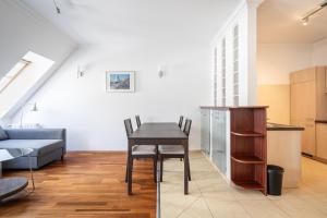 Whistle Living Apartment