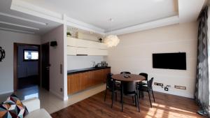 Zeta Park, Sun & Snow