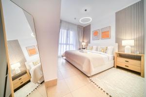 Upscale 1-Bedroom Apt with Iconic Burj Khalifa View