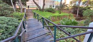 NUEVO APTO PARA HASTA 6 PERSONAS MUY CERCA DE PLAYA LEVANTE BENIDORM CON JARDÍNES Y GRAN PISCINA , PISTA DE TENnIS Y FUTBOL DEPORTES Y ZONA INFANTIL ,EN URBANIZACIÓN CON PARKING
