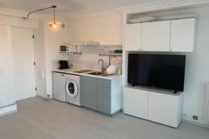 06AT1 - Cosy seaside studio in an ideal location