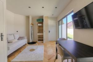 Petit studio compact et moderne, Écully