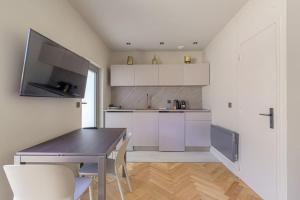 Petit studio compact et moderne, Écully