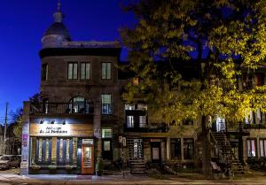 Auberge De La Fontaine hotel, 
Montreal, Canada.
The photo picture quality can be
variable. We apologize if the
quality is of an unacceptable
level.