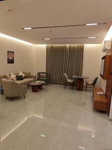 شقق وغرف امار للشقق المخدومة حي الملقا فئة التصنيف اقتصادي