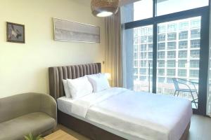 Chic Studio with Balcony, Netflix and Chill Pet-free