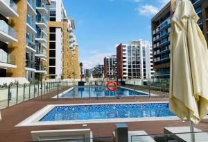 Chic Studio with Balcony, Netflix and Chill Pet-free