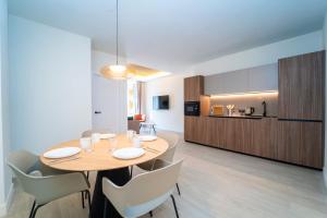 Edificio Reyes Católicos Alicante Centro by Renthas