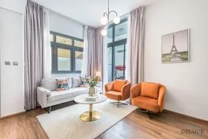 Charming 3BR Townhouse with Study Room in Damac Hills 2 Centaury, Dubailand By Deluxe Holiday Homes -  Al Lusaylī Charming 3BR Townhouse with Study Room in Damac Hills 2 Centaury, Dubailand By Deluxe Holiday Homes -  Al Lusaylī