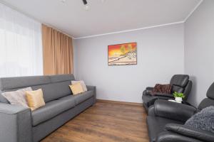 Przytulny Apartament z 3 sypialniami z Biurkiem do Pracy Zdalnej by Noclegi Renters