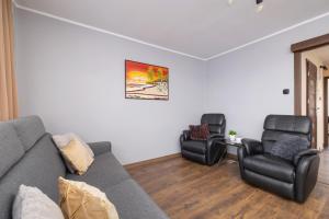 Przytulny Apartament z 3 sypialniami z Biurkiem do Pracy Zdalnej by Noclegi Renters