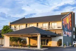 Days Inn by Wyndham Cincinnati East - Cherry Grove