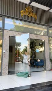 Luxury Apartment inside Monarchy