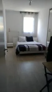 Superbe chambre dans maison neuve, propre et bien aérée - Maurepas