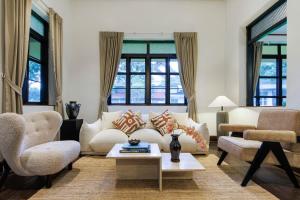 Ping Riverfront Luxury Villa w3 Acre Private Lawn and River view