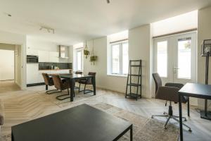 New xl prestige home with balconies