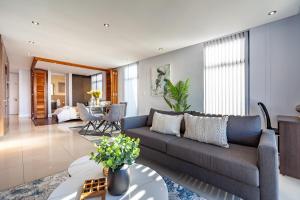 Modern Beachfront Studio- 133 Eden on the Bay