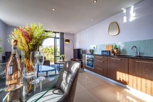 Modern Beachfront Studio- 133 Eden on the Bay