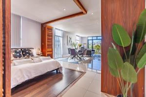 Modern Beachfront Studio- 133 Eden on the Bay