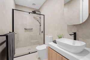 4 Bedrooms Home Ormond private Parkings