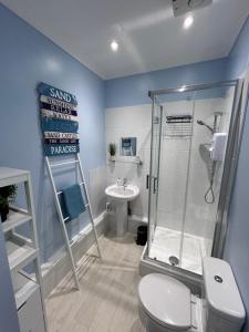 Modern Southampton Dockside Stay - 2 Bedrooms - Wi-Fi & Parking