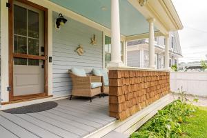 Historic Home and Cottage with Seaport View