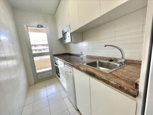 apartamento amplio con 2 dormitorios y vistas al mar