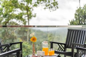 StayVista at Cardamom Casa with Lawn, Terrace & BBQ