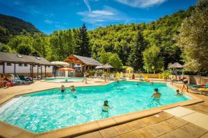 Campings Camping 3 etoiles - Piscine - eeed0b : photos des chambres