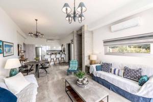 Latchi Infinity Blue