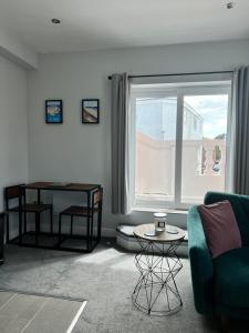 Bright, first floor, one bedroom flat in Wimborne