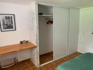 Appartements Appartement familial au bord de la Marne, jardin tropical , piscine, tennis, terrasse, parking gratuit proche Disneyland : photos des chambres